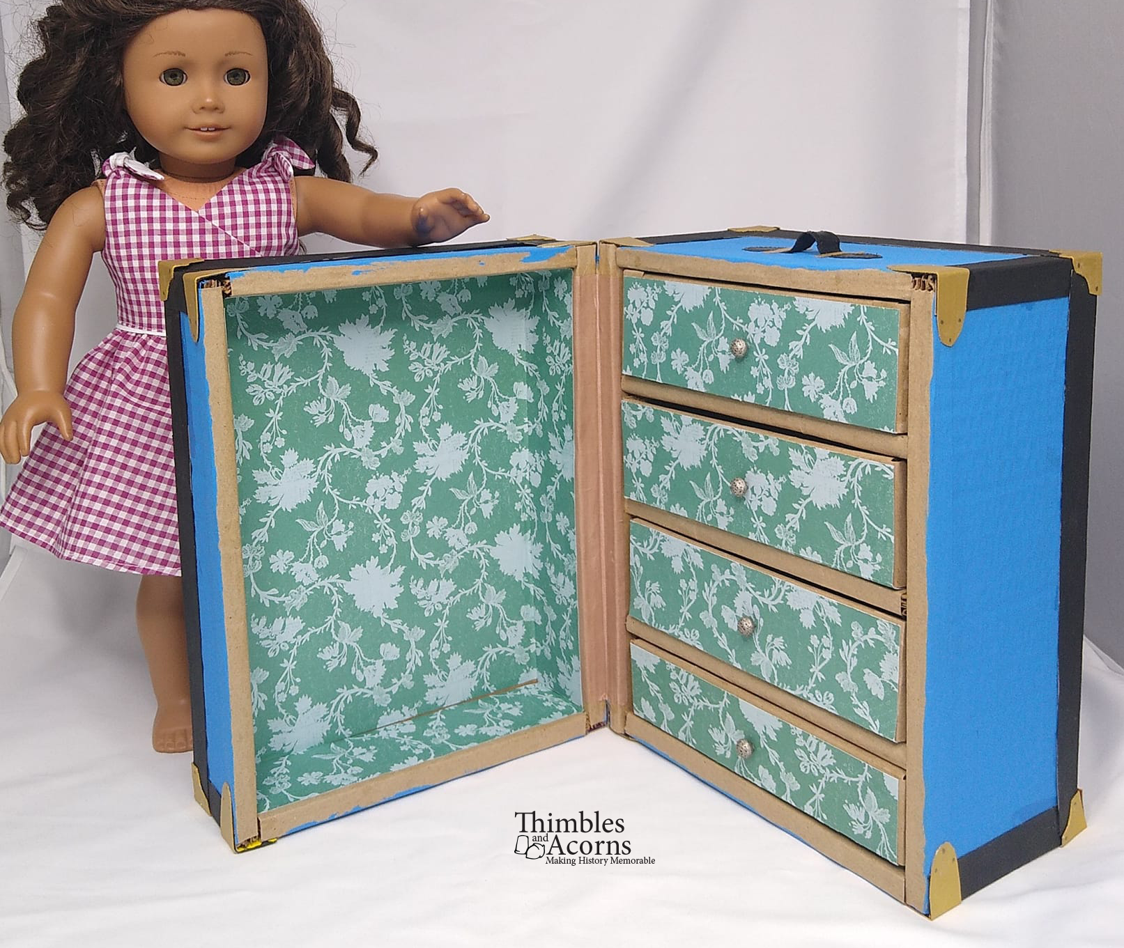 Thimbles and Acorns Edwardian Wardrobe Steamer Trunk For 18 Dolls