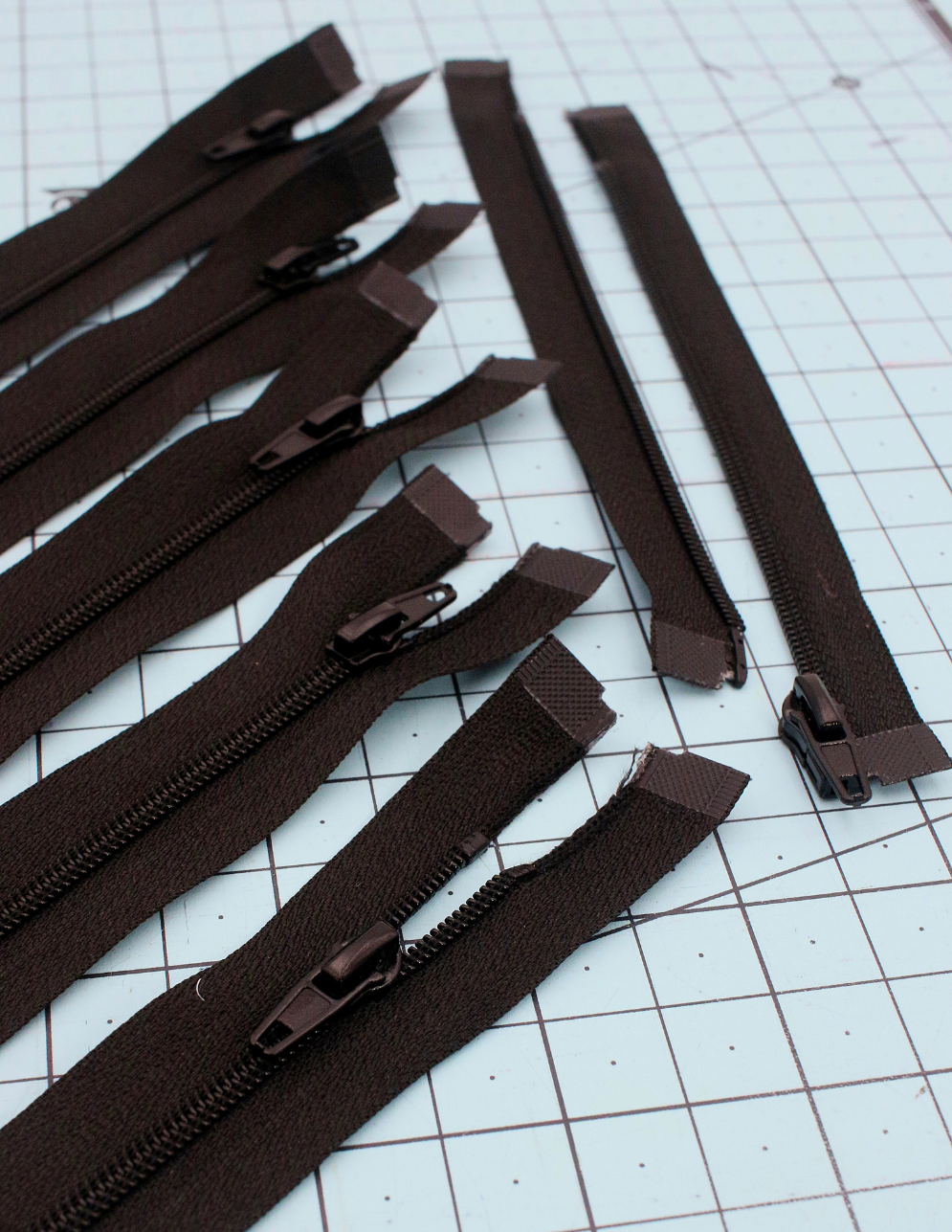 Pixie Faire Pixie Packs Pixie Packs 6" Separating Zippers For Doll Clothes Black Coil Pixie Faire